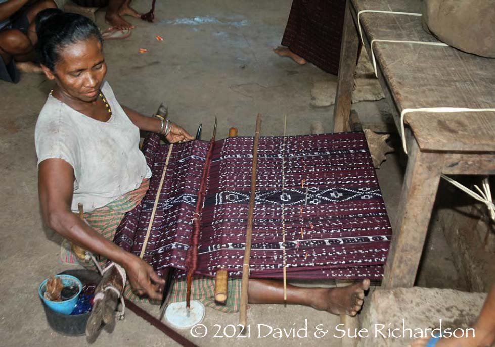 Description: Weaving a kewatek meea at Mudakaputu