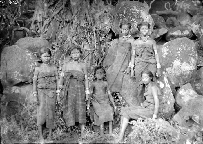 Description: women and girls at kampong Wairunu
