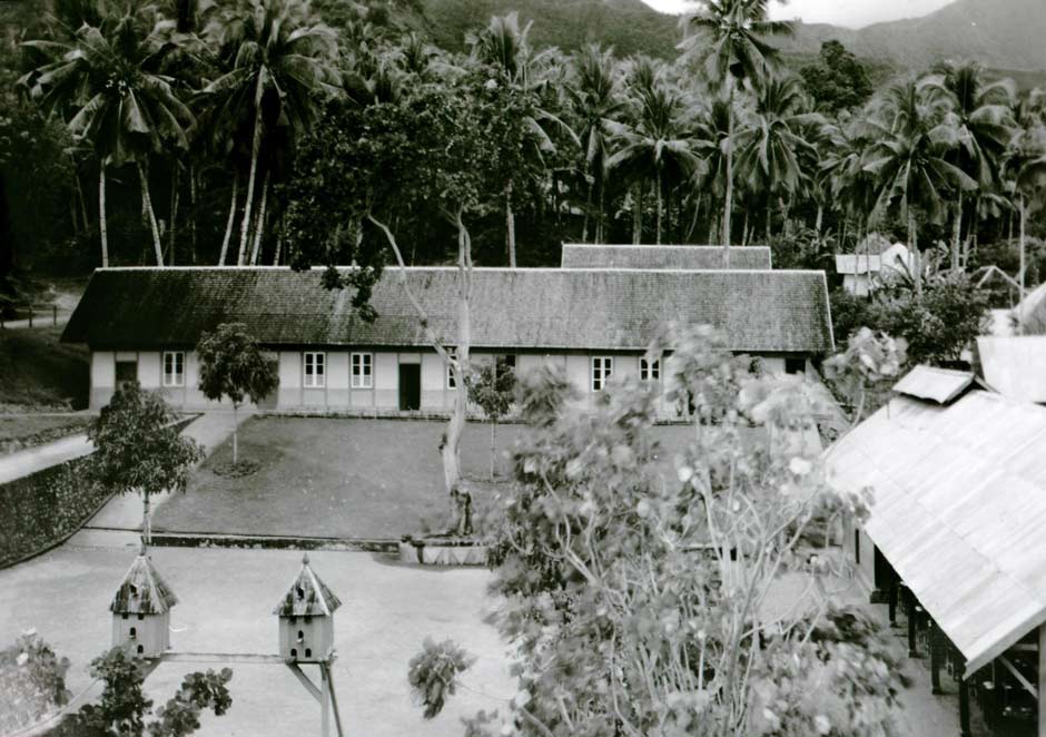 Description: The school at the Ndona mission around 1930