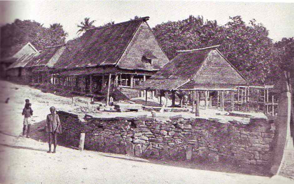 Description: A stone boat-shaped platform photographed by Drabbe in 1940