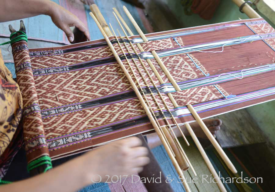 Description: Bands of sotis on a tais runat