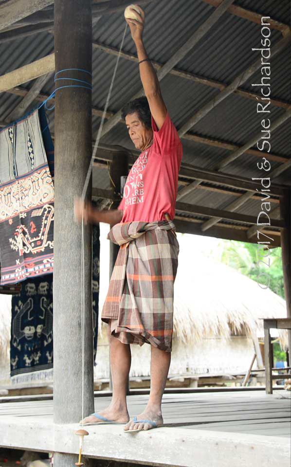 Description: Plying yarn at Uma Bara