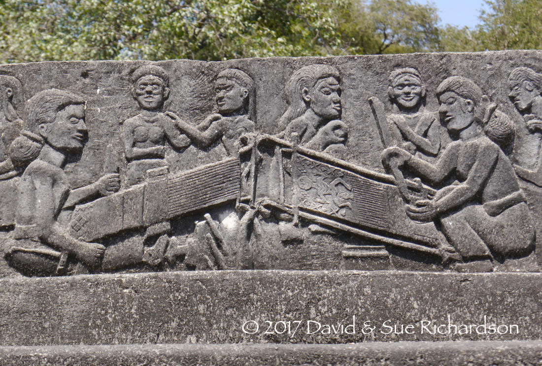 Description: Two pahikung weavers carved onto a grave stone at Uma Bara