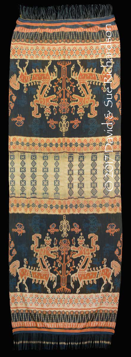 Description: A hinggi kombu pahikung from the collection of Tamu Rambu Yuliana