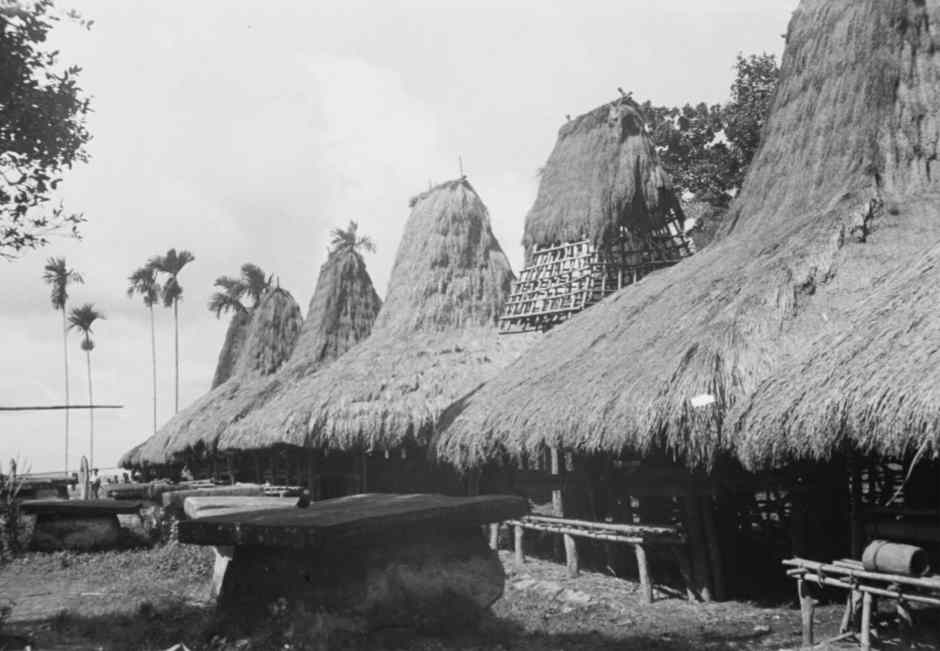 Description: Houses and graves at an unknown village on Sumba