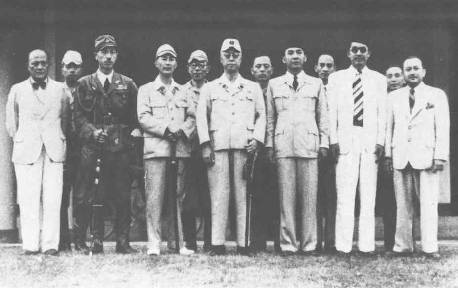 Description: Sukarno in Makassar on 30 April 1945