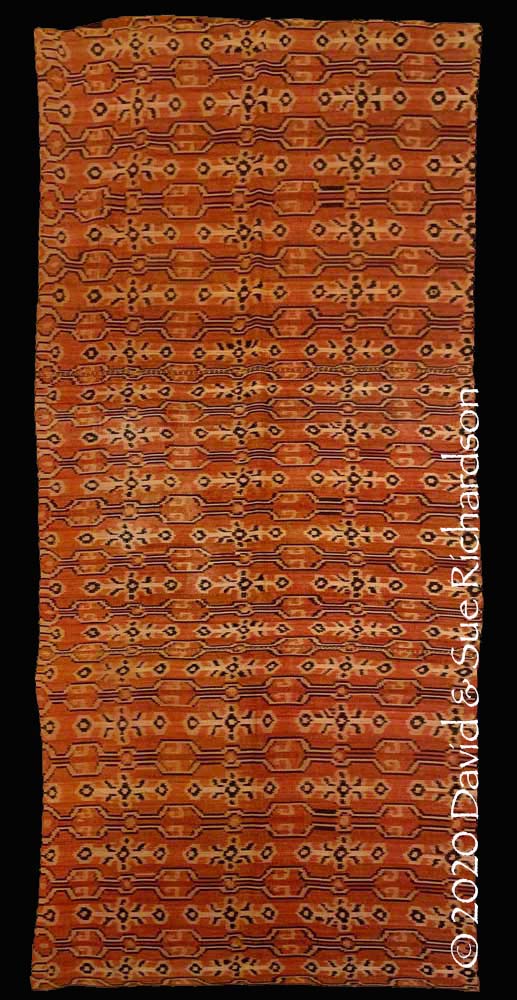 Description: A three-panel lau hiamba patola kamba