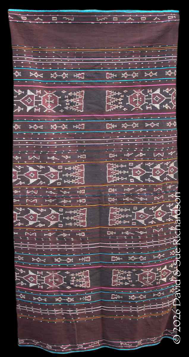 Description: A synthetically dyed petak harén nai telu made by Mama Naru in Lerek