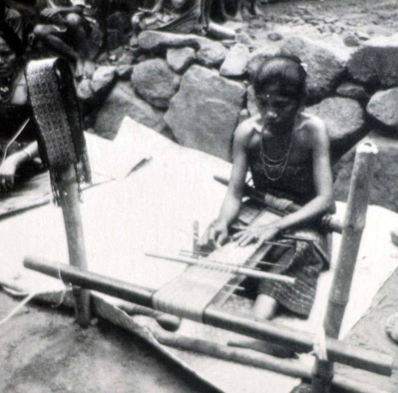 Description: Weaving a mét