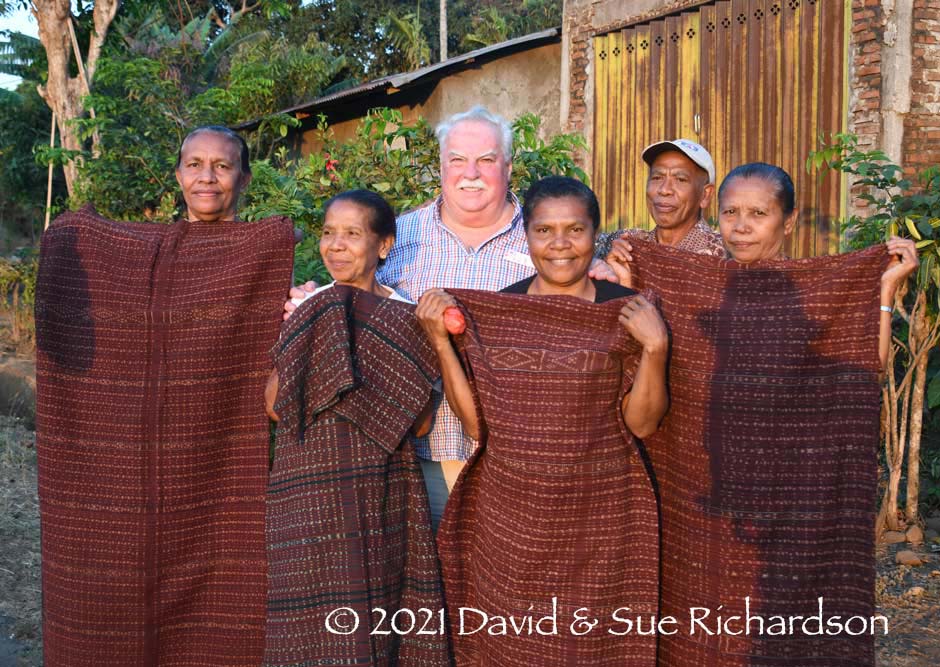 Description: Ladies from Lewohala