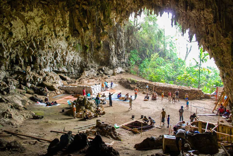 Description: Excavations at the limestone cave of Liang Bua