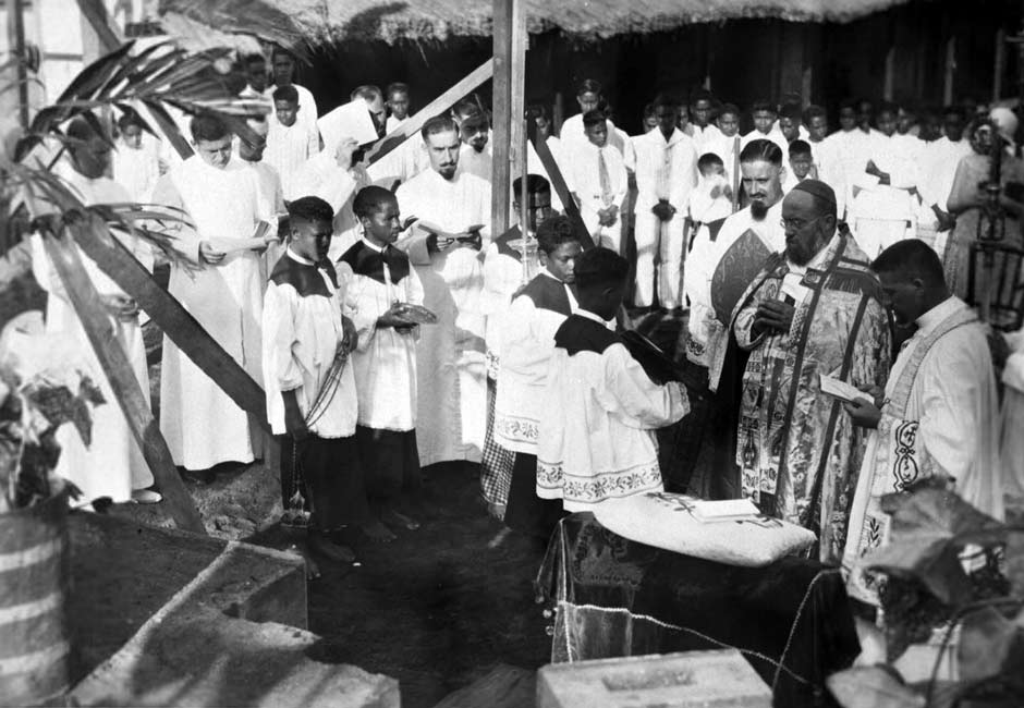 Description: Laying the foundation stone for Ende Cathedral in 1932