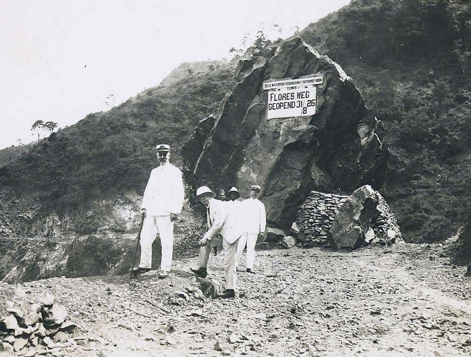 Description: C. Schultz, the departing Resident of Timor, on his 1927 farewell tour