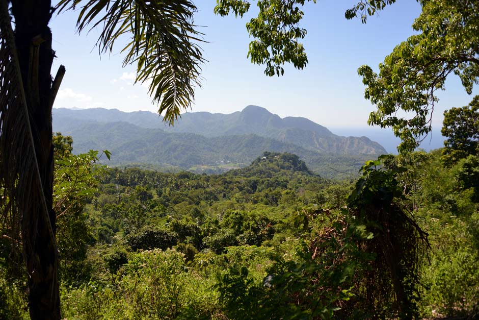 Description: The southern coast overlooking the Mbuli River