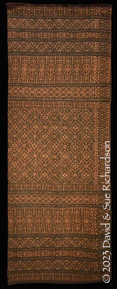 Description: A lawo redu tara woven by Maria Antonia Mbei, Teresia Sina and Anastasia Bhoa