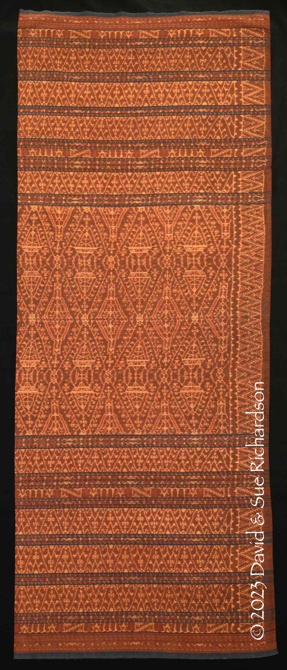 Description: A lawo kapa ria woven by Mama Si’o