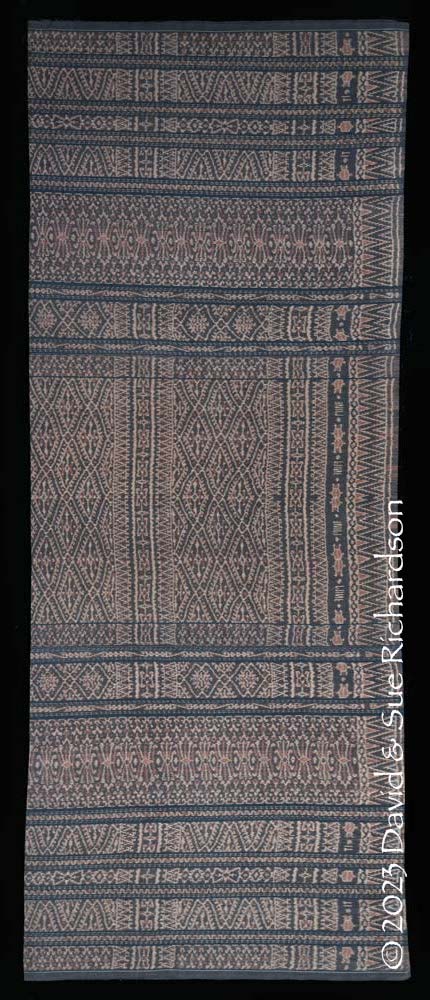 Description: A lawo pundi woven by Lena Rupa in the 1950s