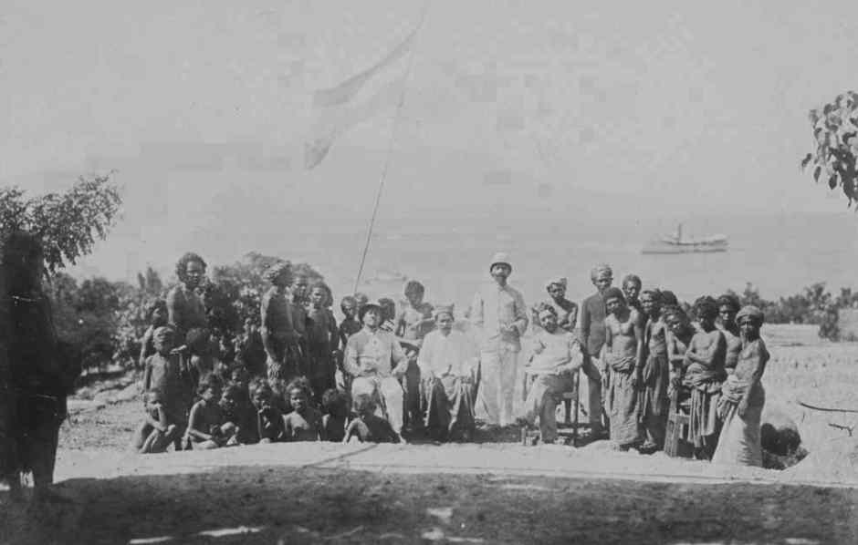 Description: Weber with some of his colleagues and the Raja of Lamakera