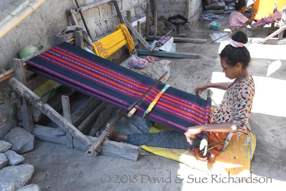 Description: A lane of looms on Buaya