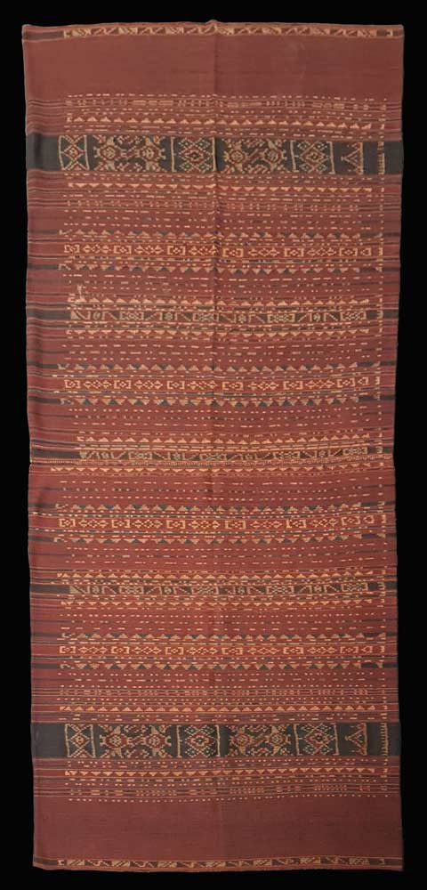 Description: Wate ohin with manta ray motifs